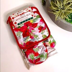 NWT Homestyle kitchen towel mitten pot holder set Poinsettia print red new